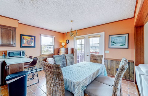 Fenwick Island Casa | Dog-friendly Fenwick Island home with wood stove & beach access – walk to shops