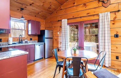 Townsend Cabina | Fall Savings! Fast Wi-Fi! Dog Friendly!