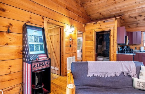 Townsend Cabina | Fall Savings! Fast Wi-Fi! Dog Friendly!
