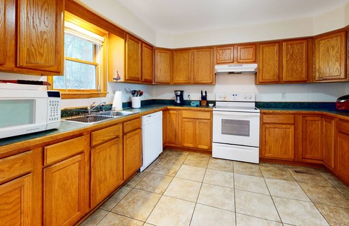 Colington Harbour Casa | Dog-friendly house with great outdoor living space - close to the ocean