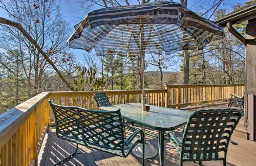 Hendersonville Casa | Dog-Friendly Hendersonville Cabin Deck and Views