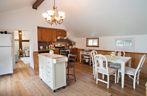 Bensalem Cabaña | Dog friendly hideaway in Bucks County near River