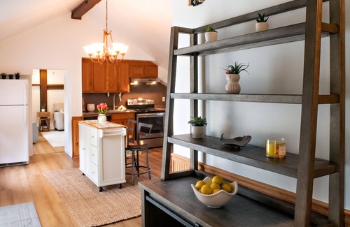 Bensalem Cabaña | Dog friendly hideaway in Bucks County near River
