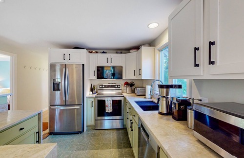Truro Casa | Dog-friendly, hilltop home near the beach with hot tub, firepit & gorgeous porch