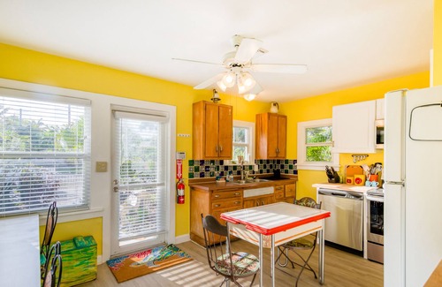Tarpon River Casa | Dog-friendly home with lovely garden & patio - walk to the river & downtown