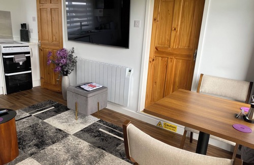 Mablethorpe Chalet De Esquí | Dog Friendly Holiday Chalet close to the Beach Bar & Restaurant on-site