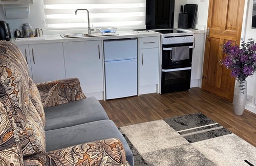 Mablethorpe Chalet De Esquí | Dog Friendly Holiday Chalet close to the Beach Bar & Restaurant on-site
