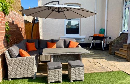 Exmouth Casa | Dog friendly home close to the beach and the town