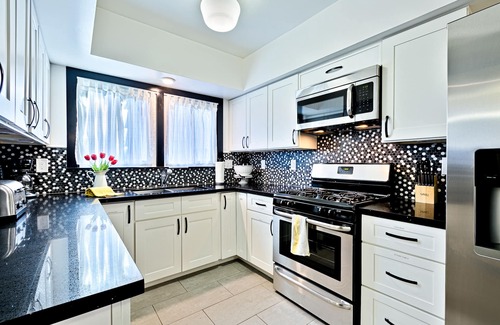 Anaheim Colony Historic District Casa | Dog-friendly home close to Disneyland with a saltwater pool, hot tub, & firepit