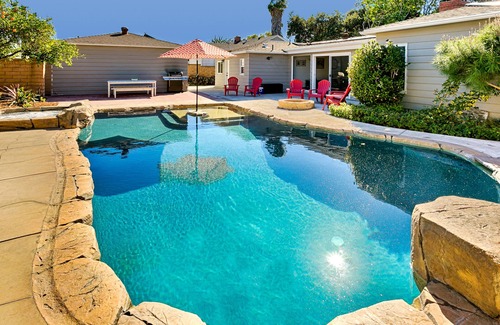 Anaheim Colony Historic District Casa | Dog-friendly home close to Disneyland with a saltwater pool, hot tub, & firepit