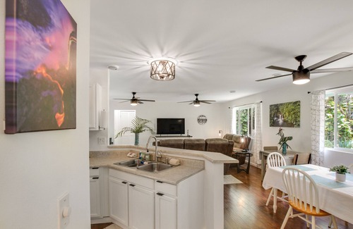Kapoho Casa | Dog-friendly home near the ocean with lanai, washer/dryer, desk and Free Wifi