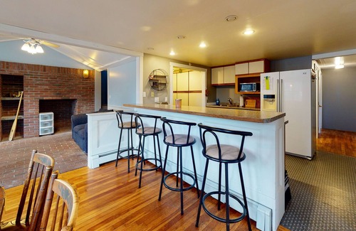 East Harwich Casa | Dog-friendly home near the beach with central AC, fast WiFi, and washer/dryer