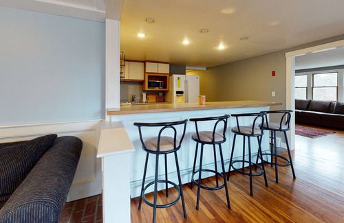 East Harwich Casa | Dog-friendly home near the beach with central AC, fast WiFi, and washer/dryer