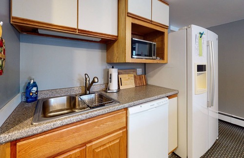 East Harwich Casa | Dog-friendly home near the beach with central AC, fast WiFi, and washer/dryer
