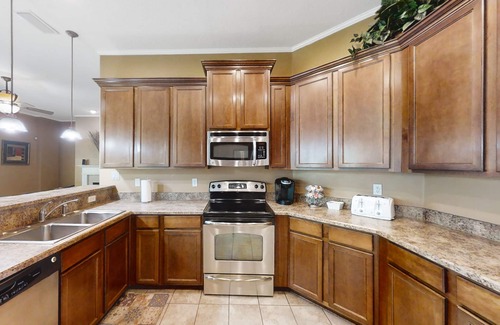 Jacksonville Casa | Dog-friendly home with screened-in patio, washer/dryer, & central AC