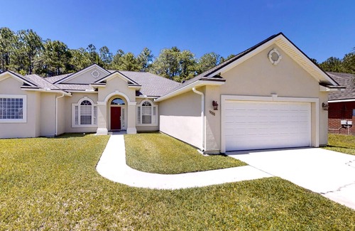 Jacksonville Casa | Dog-friendly home with screened-in patio, washer/dryer, & central AC