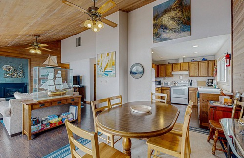 Gleneden Beach Casa | Recientemente renovado, casa amigable para perros con ubicación frente al mar - a pie de la playa