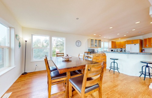Lincoln City Casa | Dog-friendly home with beautiful ocean view, game room & easy beach access