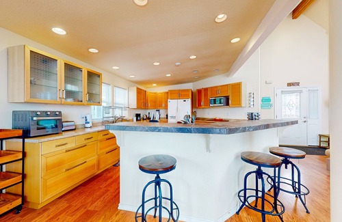 Lincoln City Casa | Dog-friendly home with beautiful ocean view, game room & easy beach access