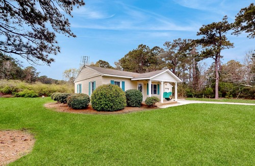 Morehead City Casa | Dog-friendly home near water with foosball, bikes, grill, outdoor shower, & W/D