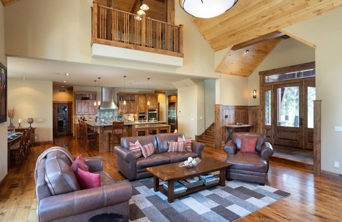 Truckee Casa | 4BD de lujo ¡Ubicado en la calle 14 en Old Greenwood!