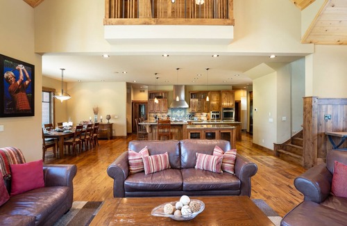 Truckee Casa | 4BD de lujo ¡Ubicado en la calle 14 en Old Greenwood!