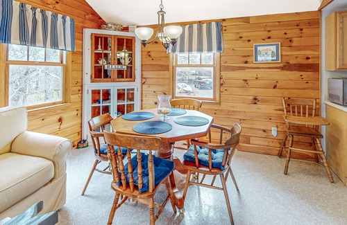 South Chatham Casa | Dog-Friendly Home w/Yard, Deck, Free WiFi, New Gas Grill - Walk to the Beach