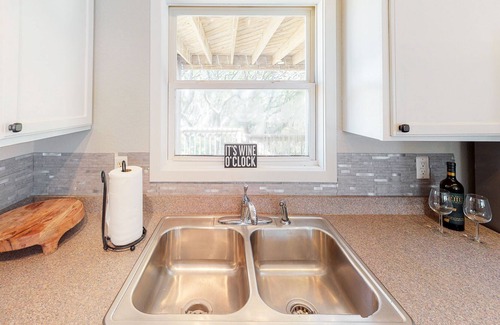 Sea Scape Casa | Dog-friendly home with hot tub, central AC & washer/dryer - snowbird-friendly
