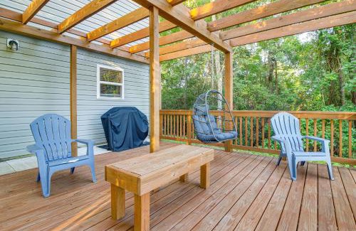 Bolivia Casa | Dog-Friendly Home with Pool Access Near Oak Island!