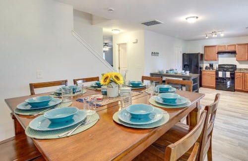 Bolivia Casa | Dog-Friendly Home with Pool Access Near Oak Island!