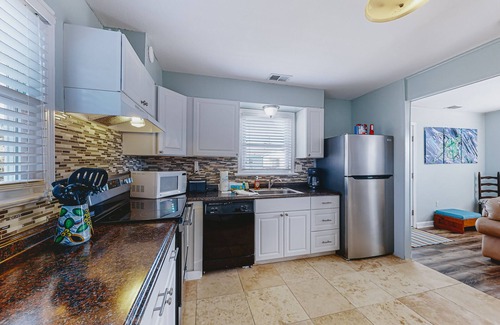 Avon Casa | Dog-friendly home with shared pool, private deck, central AC, free WiFi