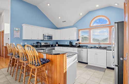 Ocean Hill Casa | Dog-friendly home with private hot tub, seasonal pool & tennis/pickleball courts
