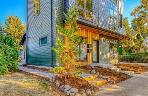 Richmond Casa | Dog-friendly home with private washer/dryer, partial AC, and firepit