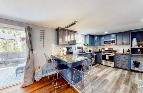 West Yarmouth Casa | Dog-friendly home with grill, deck, full kitchen, & washer/dryer - close to golf
