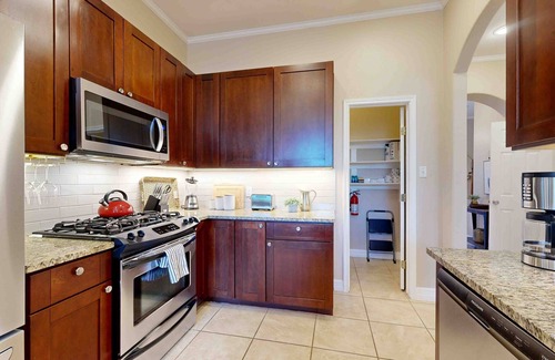 West Congress Casa | Dog-friendly house with enclosed backyard, W/D, close to Downtown Austin