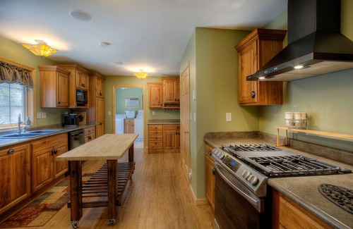 Custer Casa | Dog-friendly house with mountain view and pool access