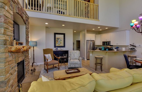 Ogden Condominio | Dog-Friendly Huntsville Vacation Rental w/ Pool!