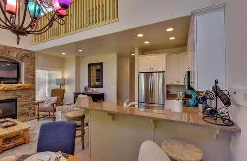 Ogden Condominio | Dog-Friendly Huntsville Vacation Rental w/ Pool!