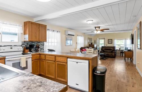 Pullman Casa | Dog-Friendly Idyllic Lakefront Home