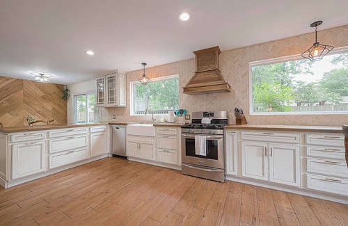Grogan's Mill Casa | Dog Friendly & just one mile to Woodlands Town Center!