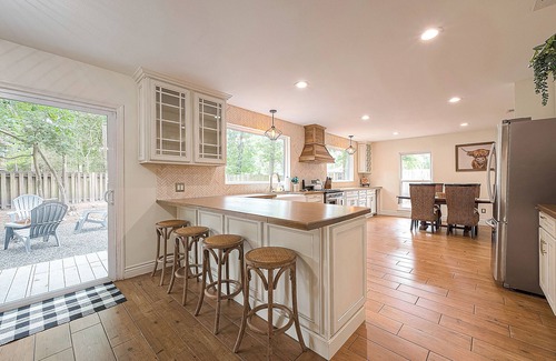 Grogan's Mill Casa | Dog Friendly & just one mile to Woodlands Town Center!