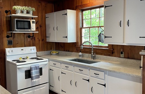 Jefferson City Casa | Dog Friendly Lakefront Cabin with Amazing Sunset Views & New Boat dock.