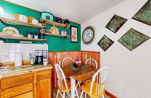 Eagle Rock Casa | Dog-friendly lakefront getaway with a firepit, large deck, & washer/dryer