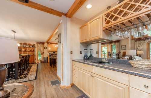 McHenry Casa | Serenity Now: casa frente al lago con piscina cubierta privada