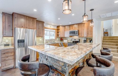 Incline Village Casa | Dog-friendly modern abode with large yard, fireplace, cable & washer/dryer