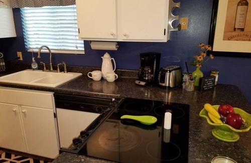 Gatlinburg - Pigeon Forge Cabaña | Pet Friendly Moonfall Cottage Gatlinburg