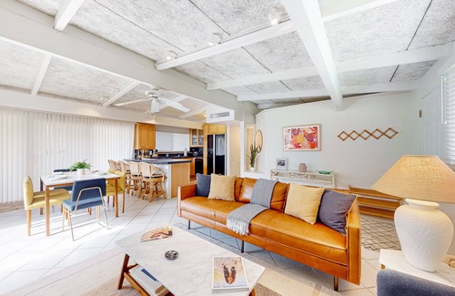 Palm Desert Condominio | Dog-friendly mountain view condo with pool, grill, open layout, AC, & internet