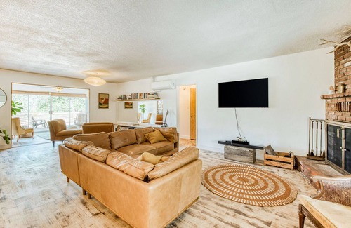 Wishon Casa | Dog-friendly mountain view retreat with W/D & wood fireplace - close to lake