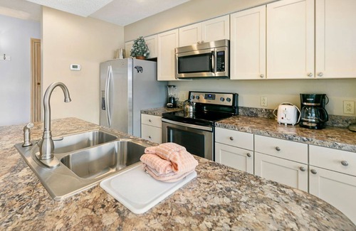 Chalet Village Cabina | Dog-Friendly Mtn View Hot Tub Sauna Free Dollywood Tkt (Ober View)