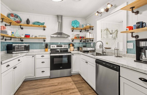 Nags Head Casa | Dog-Friendly OBX Escape w/Pool & Hot Tub